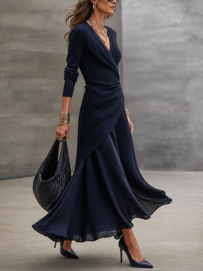 LOREDANA | Robe maxi asymétrique à col en V et panneaux en satin bleu marine