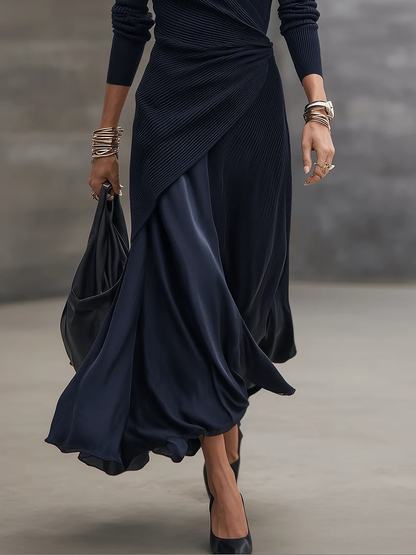 LOREDANA | Robe maxi asymétrique à col en V et panneaux en satin bleu marine